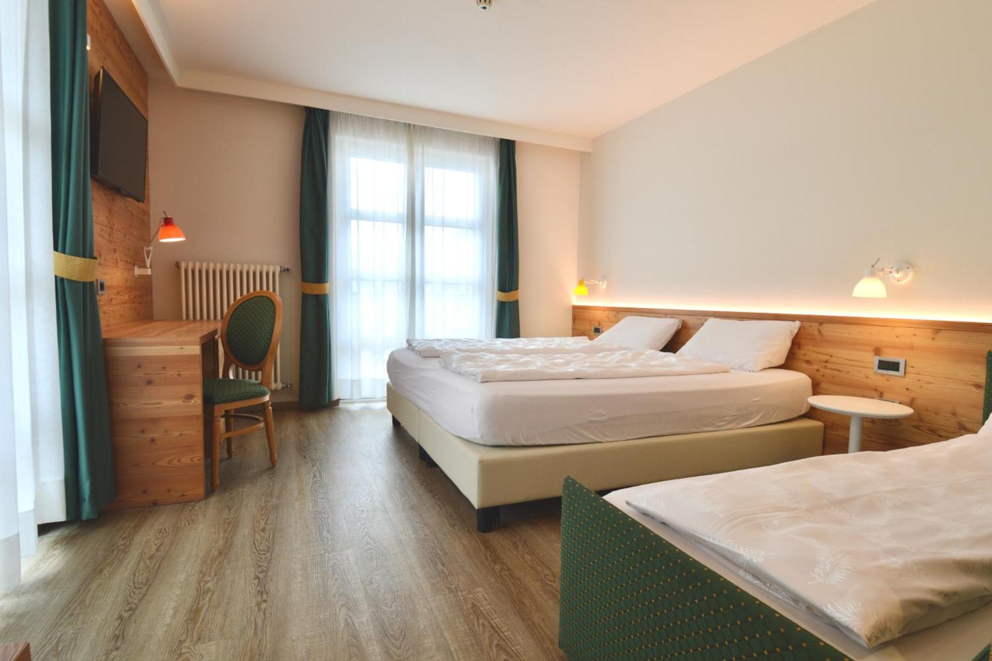 Alpholiday Dolomiti Wellness & Family Hotel Dimaro Quarto foto