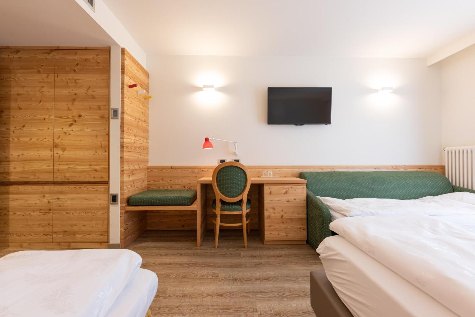 Alpholiday Dolomiti Wellness & Family Hotel Dimaro Quarto foto