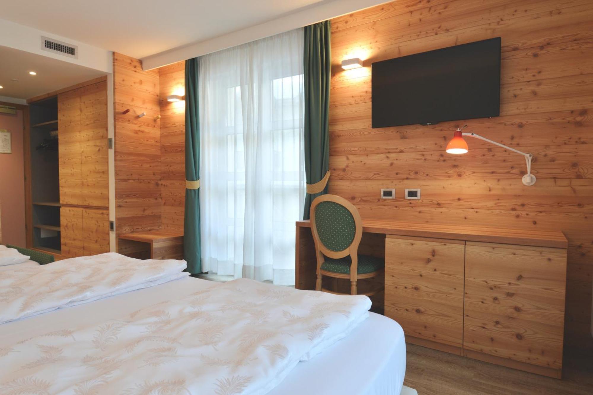 Alpholiday Dolomiti Wellness & Family Hotel Dimaro Quarto foto