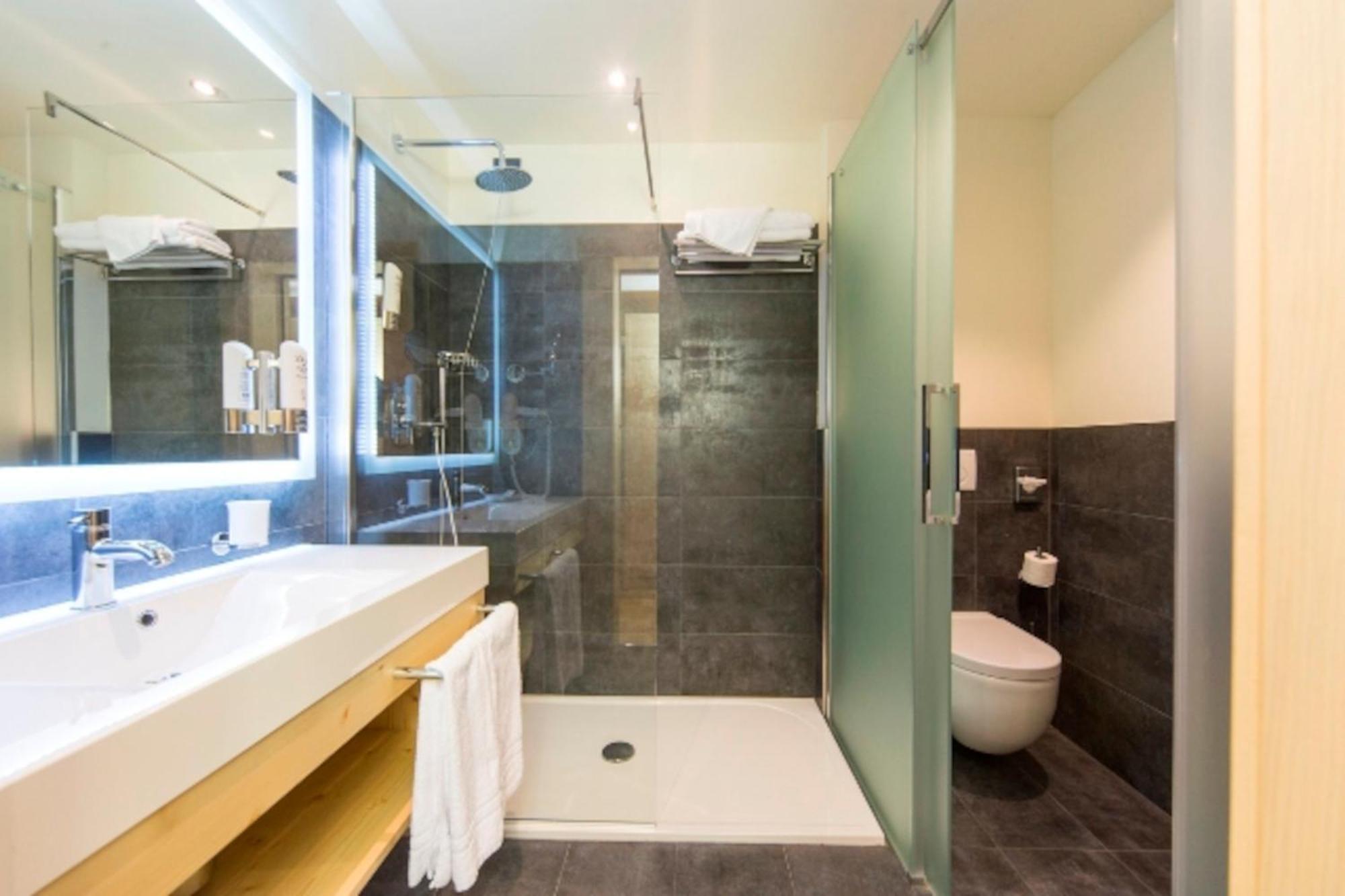 Alpholiday Dolomiti Wellness & Family Hotel Dimaro Quarto foto