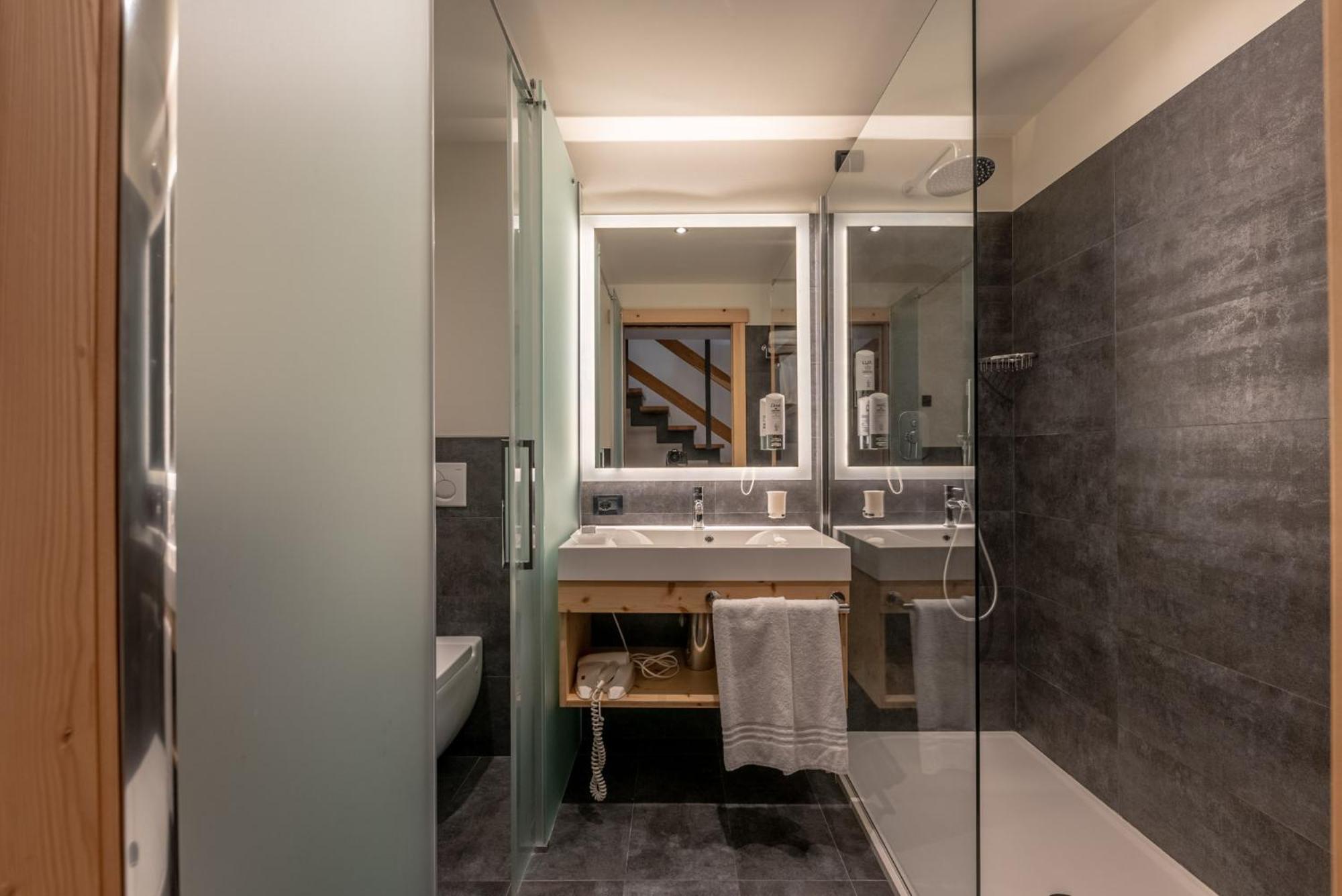 Alpholiday Dolomiti Wellness & Family Hotel Dimaro Quarto foto