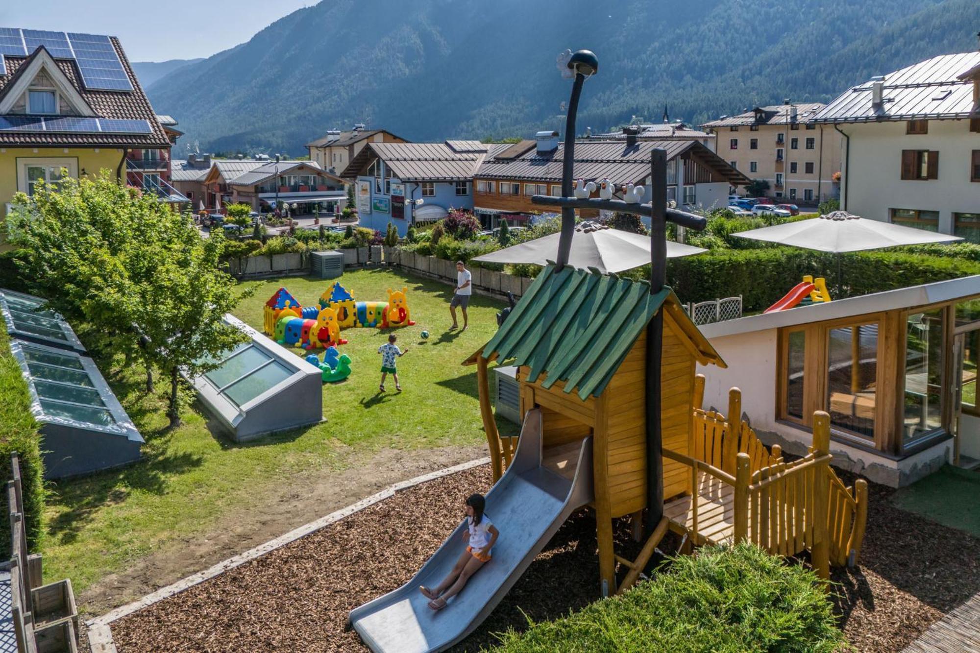 Alpholiday Dolomiti Wellness & Family Hotel Dimaro Exterior foto
