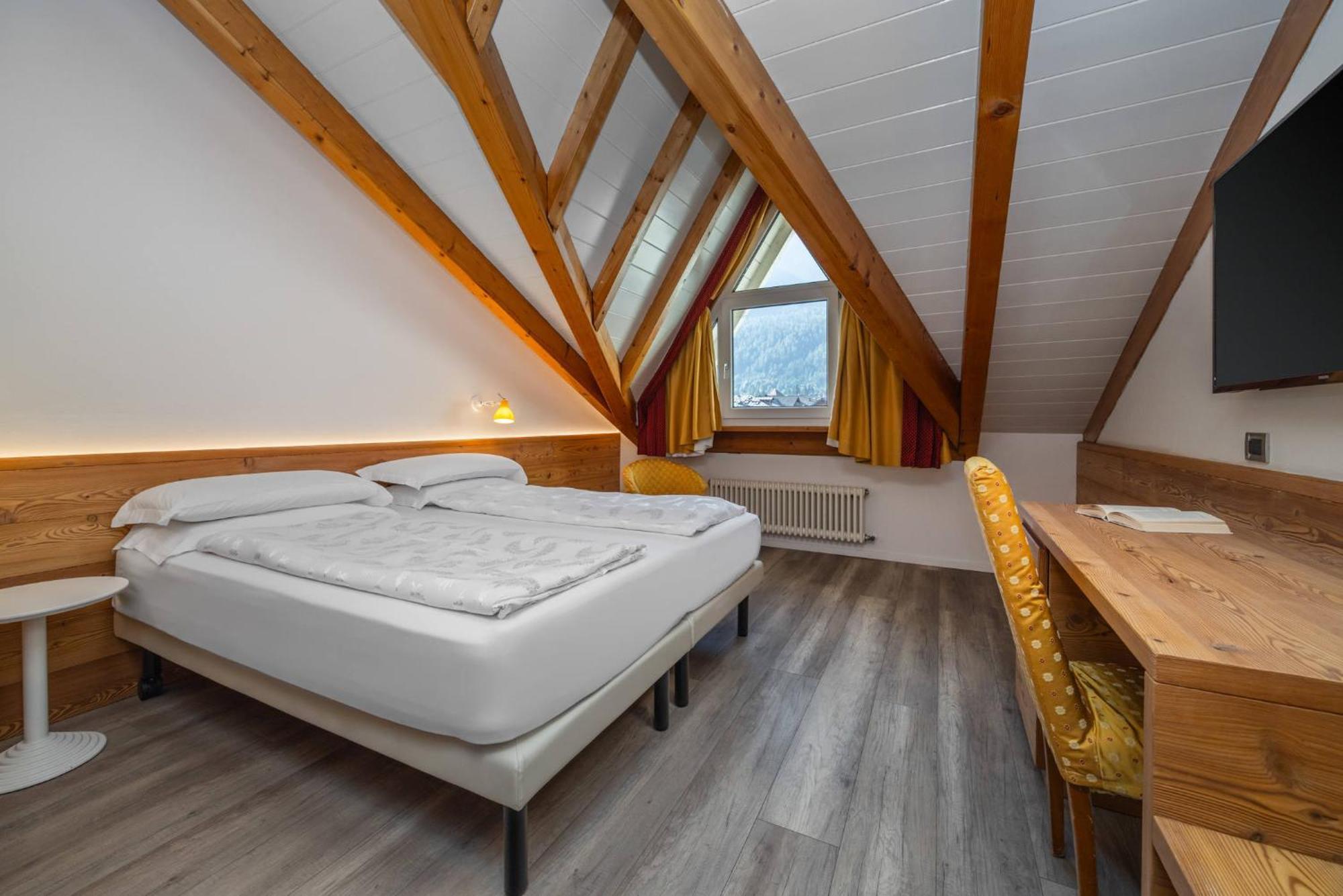 Alpholiday Dolomiti Wellness & Family Hotel Dimaro Quarto foto